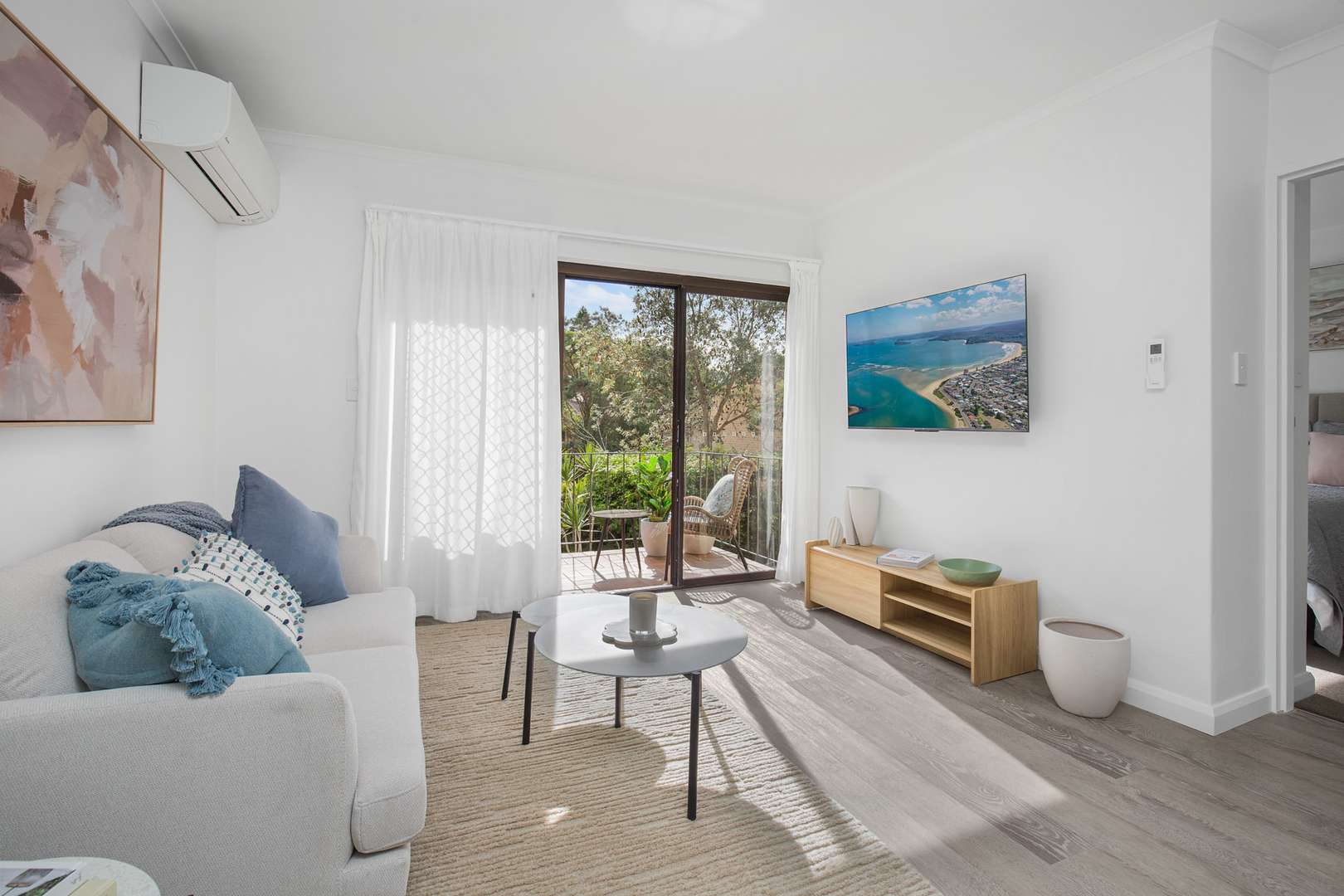 Apt 10 – Fully renovated north-facing 1-bed
