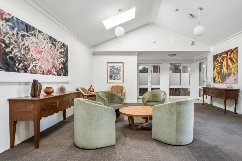 3 bedrooms and 1.5 bathrooms - A charming retirement property that offers comfort and convenience in a serene setting