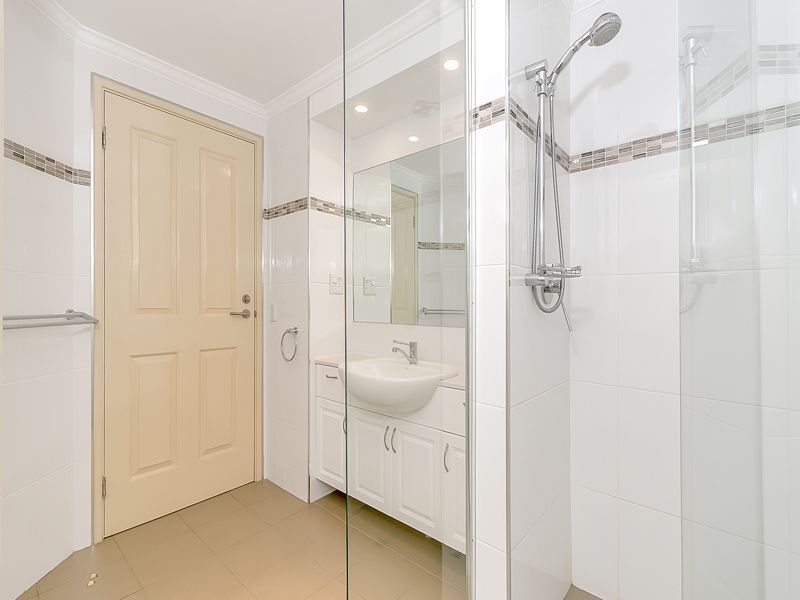 North Facing Renovated 2 Bed, 1 Bathroom on Quiet Street