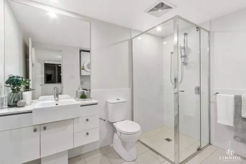 Resort Lifestyle On The City Fringe!