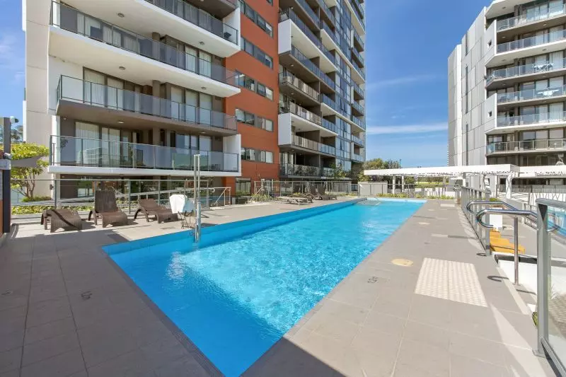 Superb Living by the River