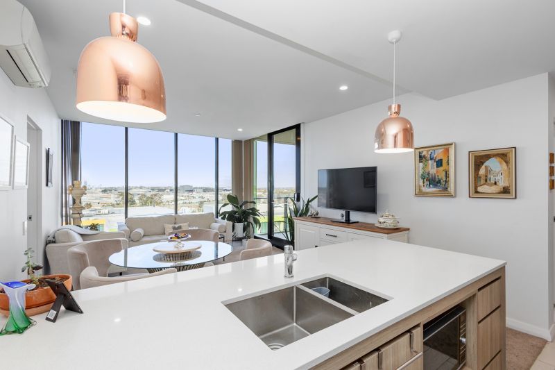 Stunning Views!! Lifestyle and Convenience!