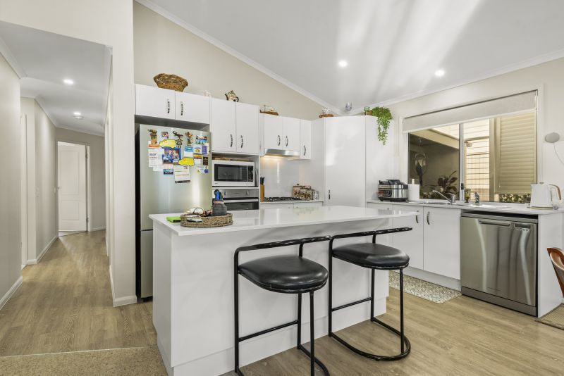 Light Filled Home - Relaxed Living!