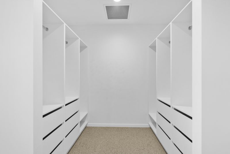 Corner north-facing apartment with spectacular Broadbeach Skyline views