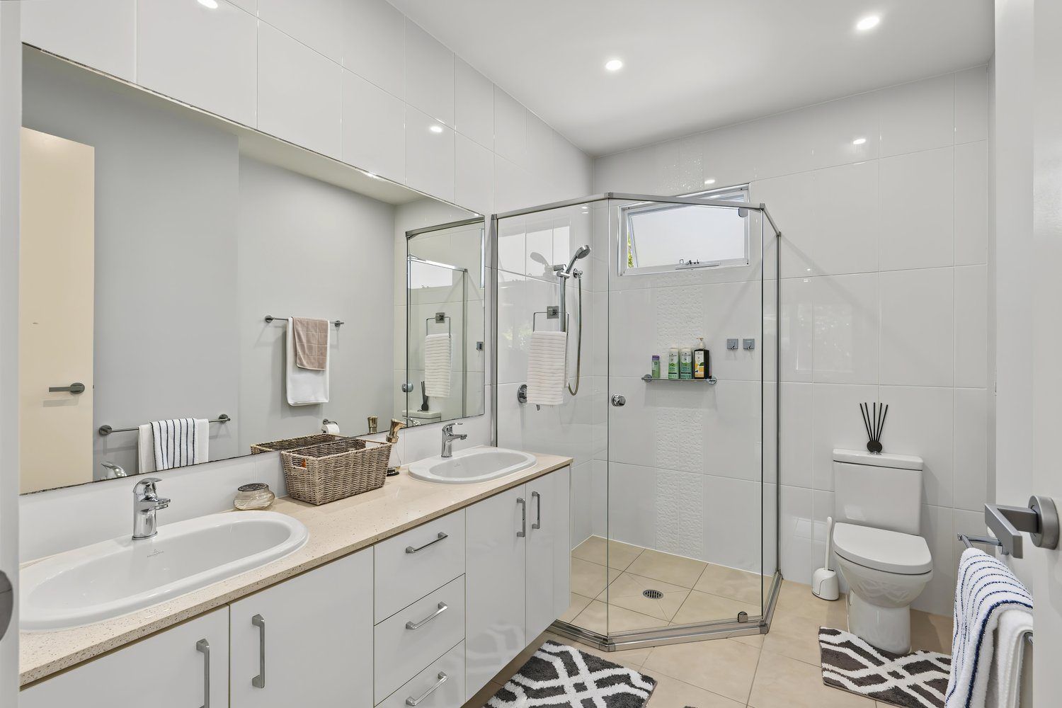 Corner Position, Premium Living