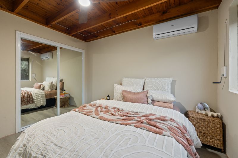 Captivating Cabin-Style  Cottage