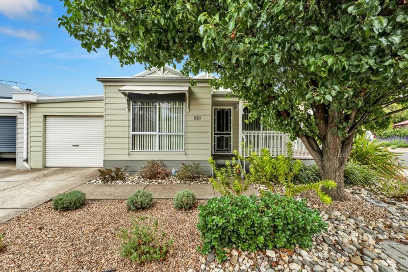 Lifestyle Communities Brookfield - Charming ranch-style home