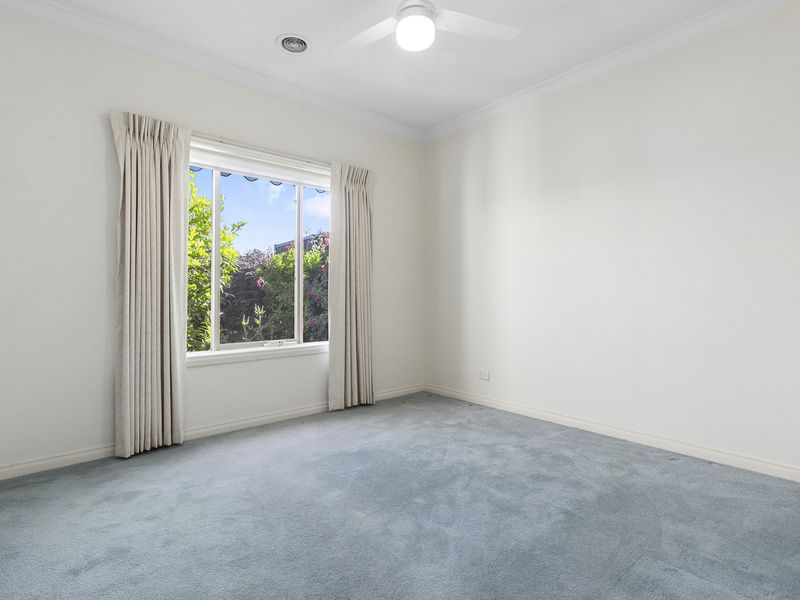 Lakefront Living and Golf Course Views