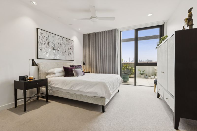 Luxury Open Plan Living with Sweeping City Views