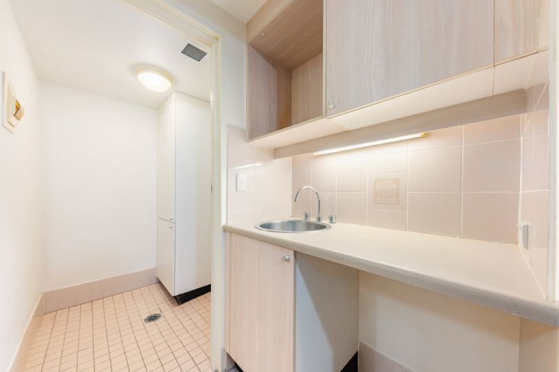 WONDERFUL NORTH FACING GROUND FLOOR—RARE FIND