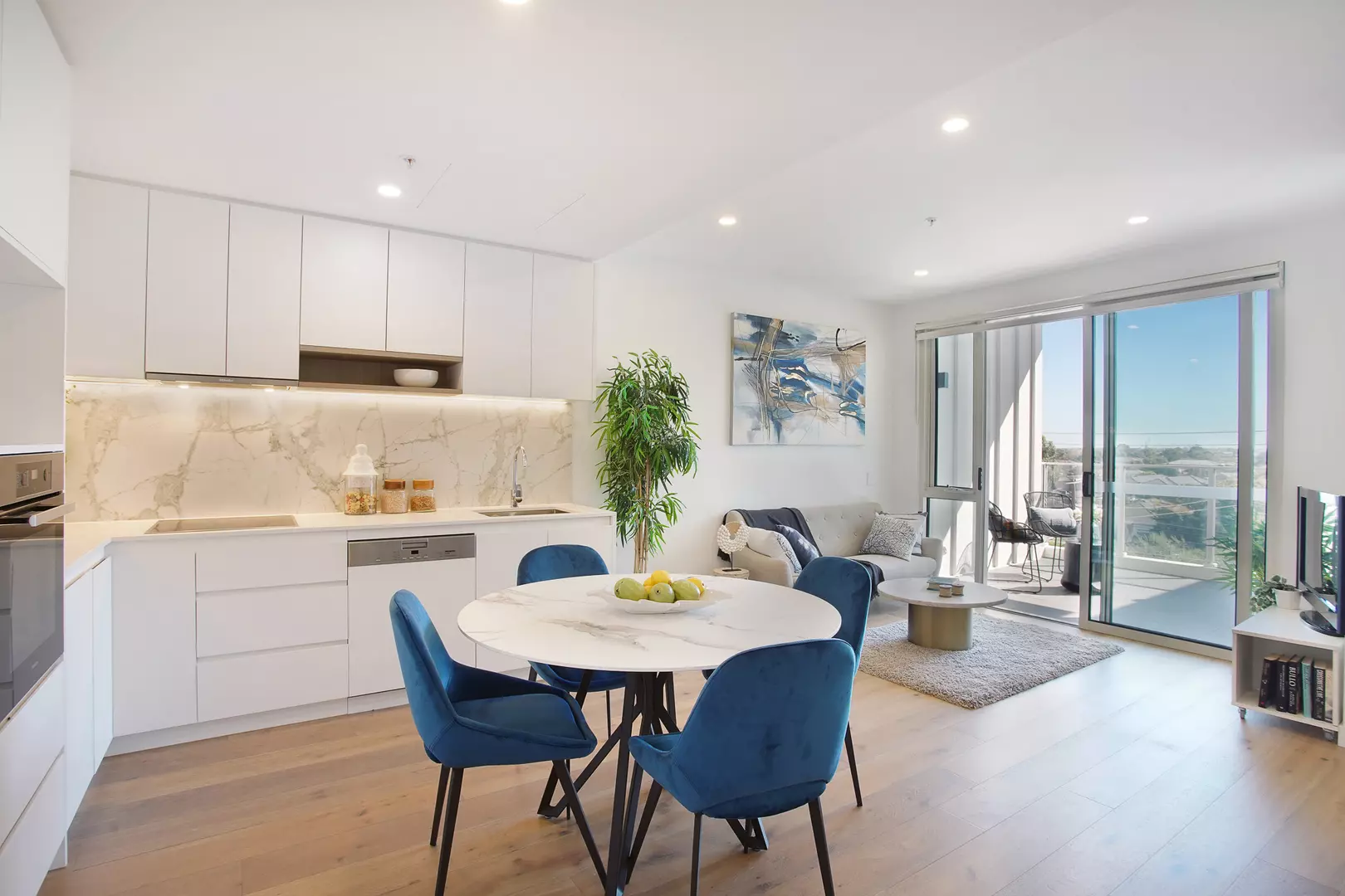 Big on Style, Easy on The Wallet!