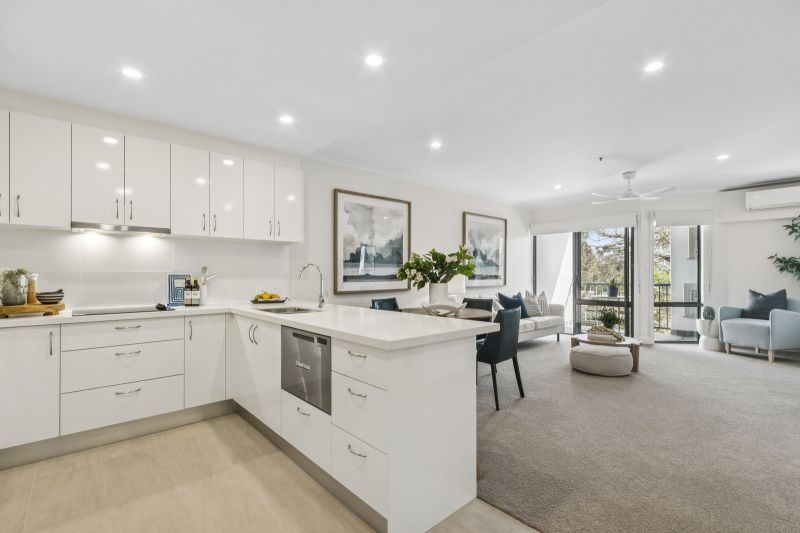 Gum tree and playing fields view - bright & spacious one-bedroom apartment