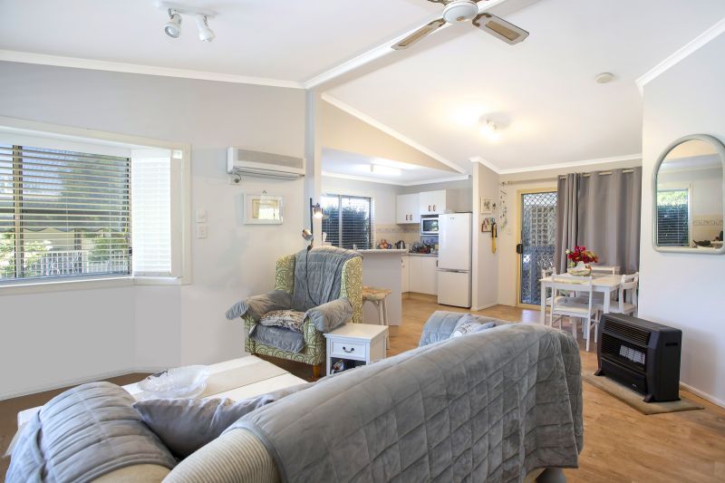 Perfect Two Bedroom Home - Gardeners Delight!