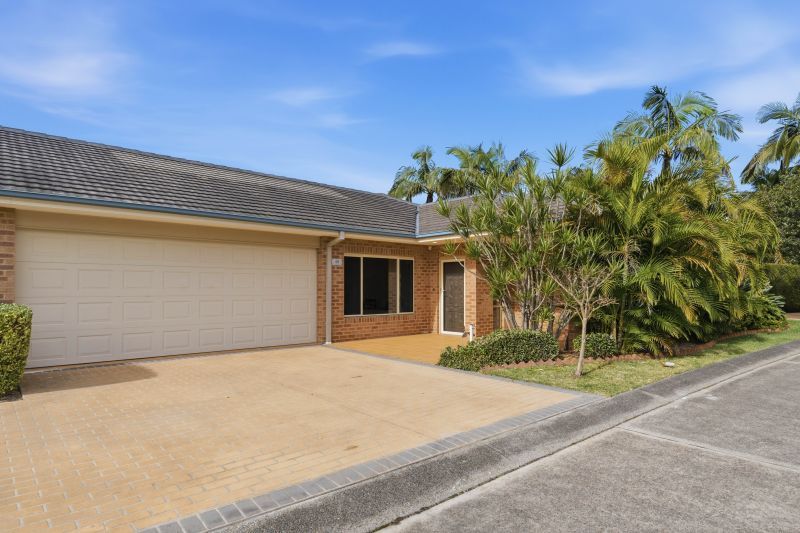 Spacious villa with double garage