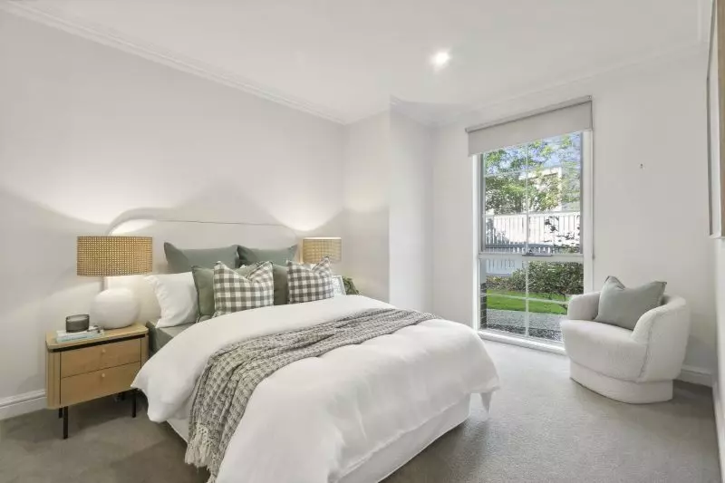 Spacious one-bedroom first-floor apartment