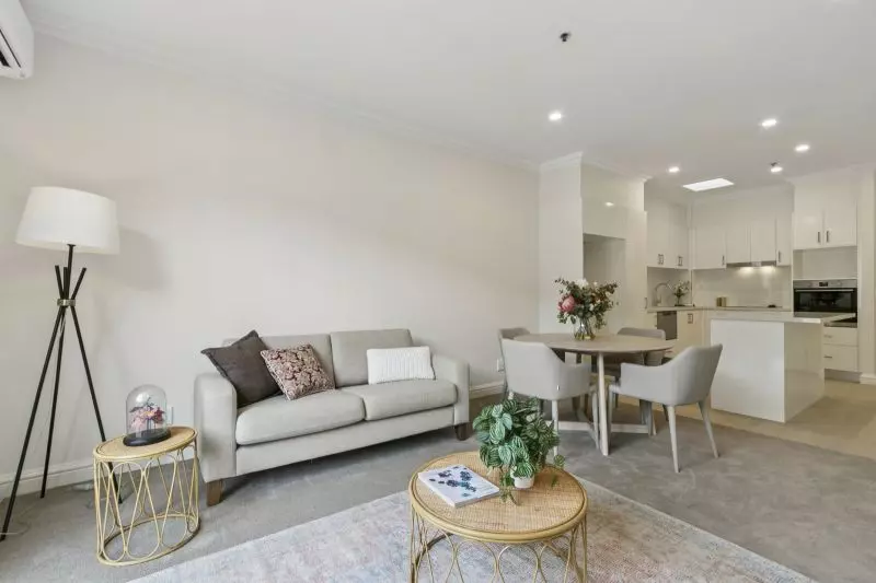 One-bedroom apartment with a large double balcony