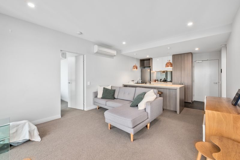 Stunning Views!! Lifestyle and Convenience!