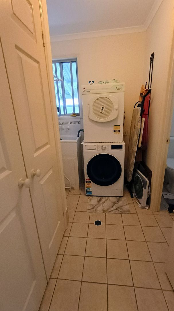 Faringdon Village NOTHING TO DO MOVE RIGHT IN - SPACIOUS & ROOMY 