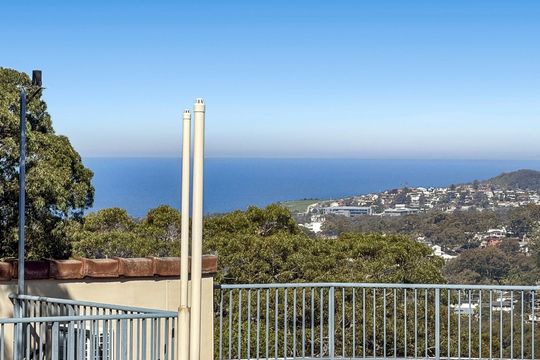 Contemporary coastal living with beautiful water views to long reef