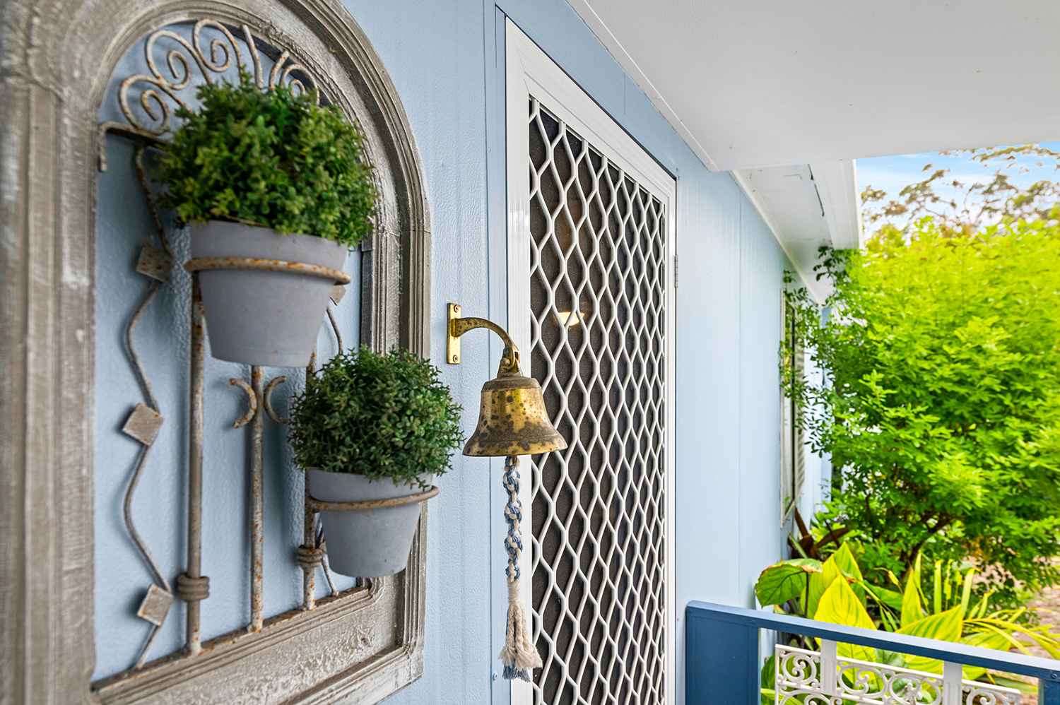 Fabulous Covered Outdoor Living Area - Hampton Style Decore - So Much Space 