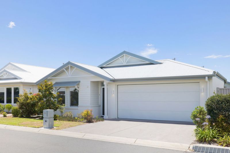 Elegant Living with Entertainer's Alfresco