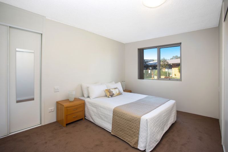 Spacious ground floor 2 bedroom unit