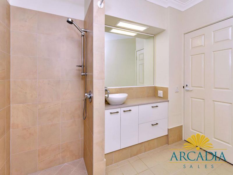 ARCADIA WATERS BICTON - Top Floor Fully Refurbished Apartment