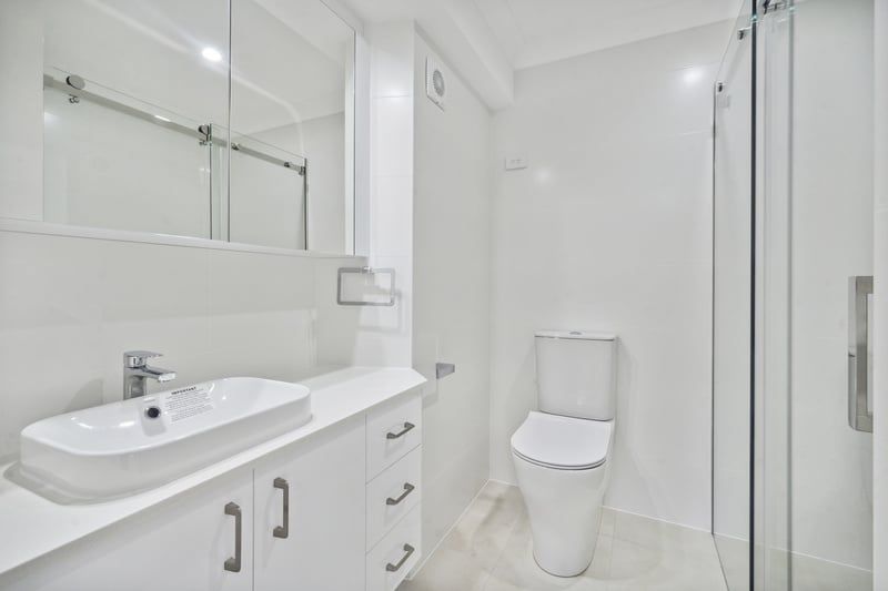 Luxury Serviced Apartment in Vibrant Lutanda Manor