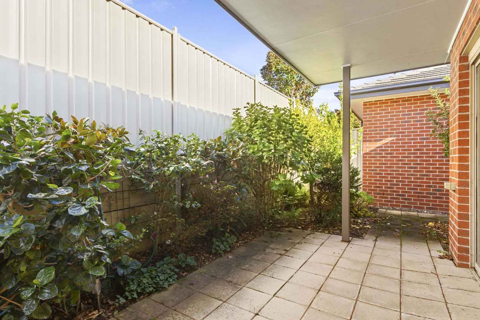 Stylish Home with Private Garden near Clubhouse
