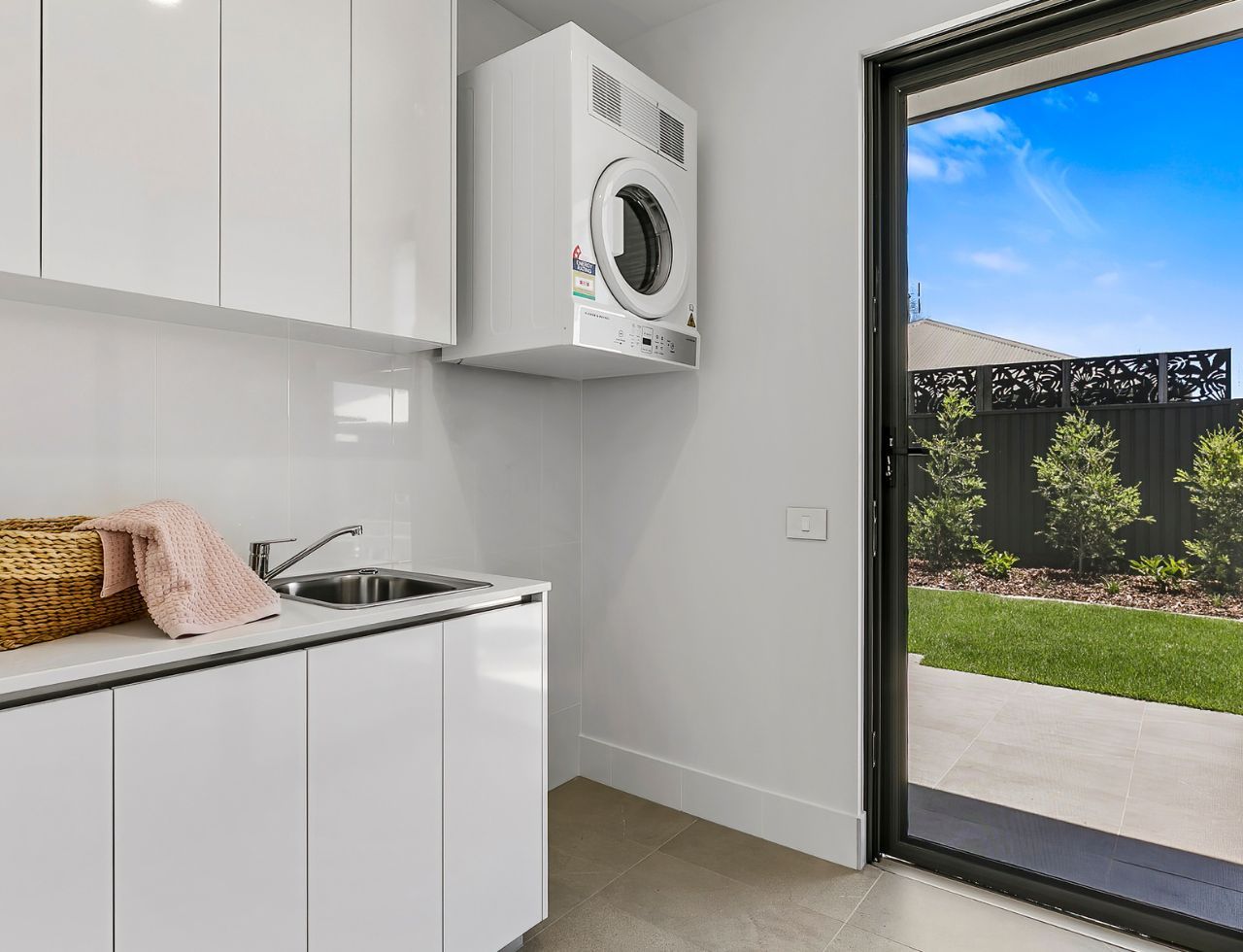 Brand new 2 bedroom, 2 bathroom retirement villa in Palmview.