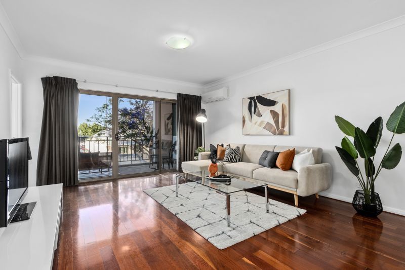 Light & Bright Living, Refurbished... See it to Believe it!!