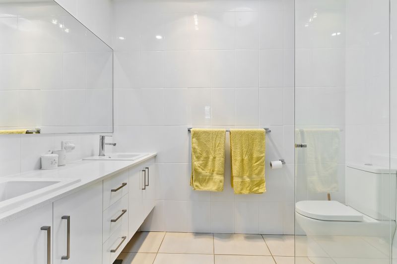 Contemporary Luxury – Exquisite Rainforest Views!