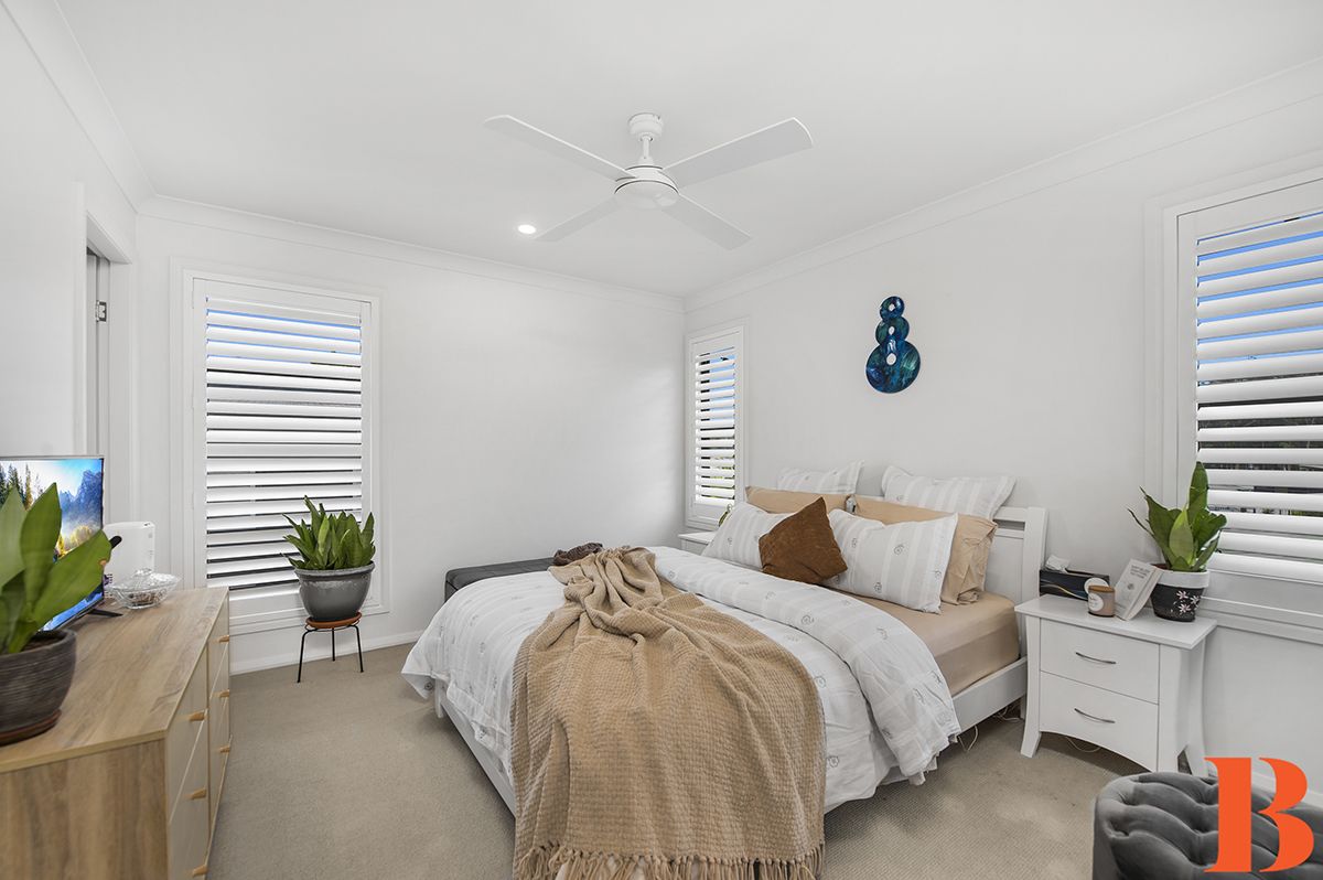 DEPOSIT TAKEN / UNDER CONTRACT - Gated Community - Minutes walk to Shopping and Medical