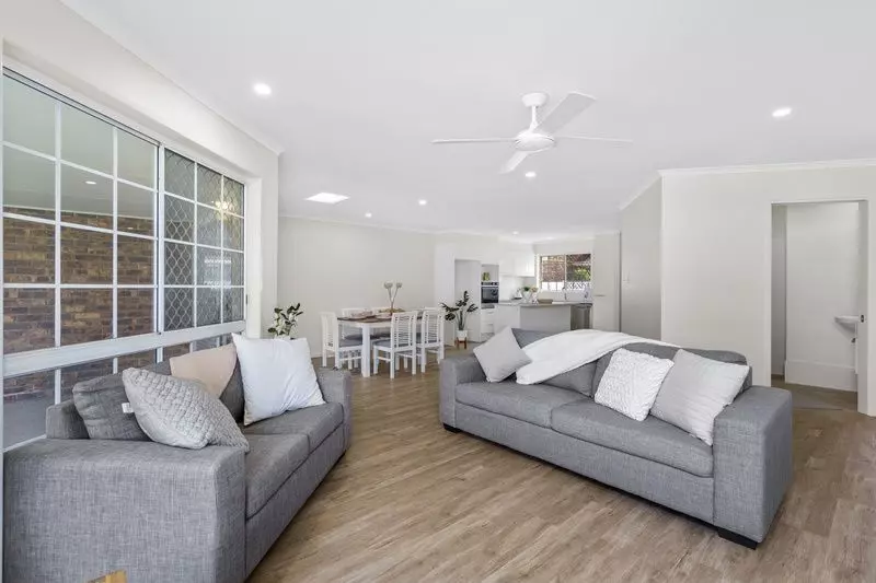 Affordable, Refurbished Villa With Bright Sunroom 