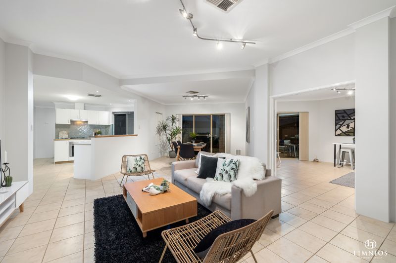 Stylish and Spacious Family Home on a big Land!