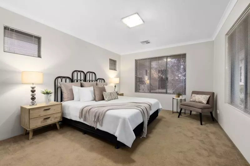 Spacious Riverside Family Retreat!