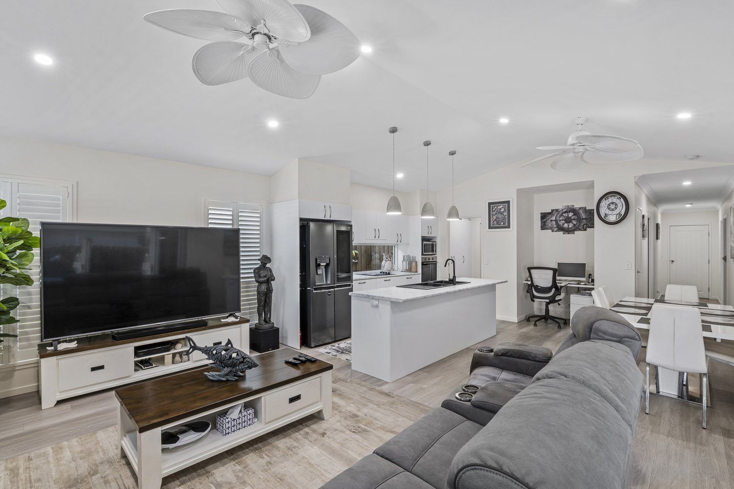 Stylish Home Near Clubhouse