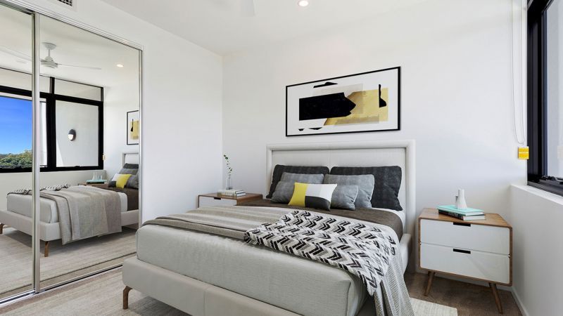 Large, bright and breezy apartment with city outlook