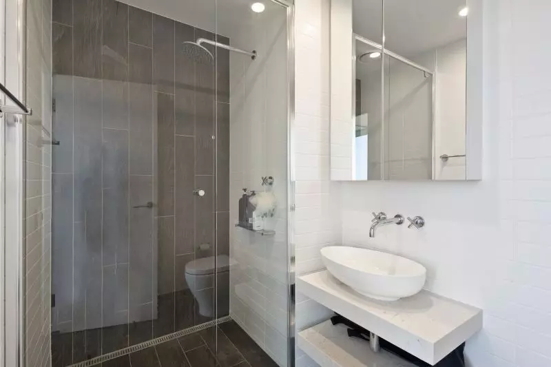 Great Location, Modern & Professional Lifestyle!