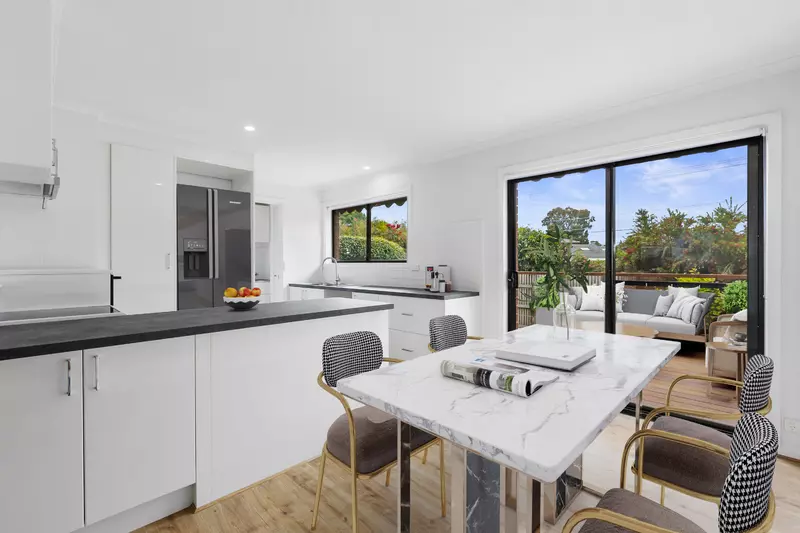 Peaceful Retreat with Garden, Deck and Spacious Garage