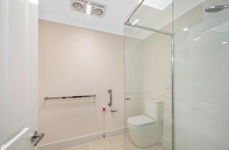 Refurbished, Modern Villa with Double Garage and Atrium