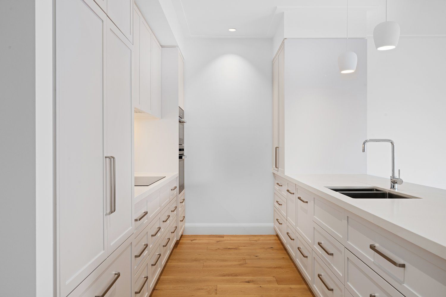 Elegant three-bedroom apartment with study in Gordon Quarter