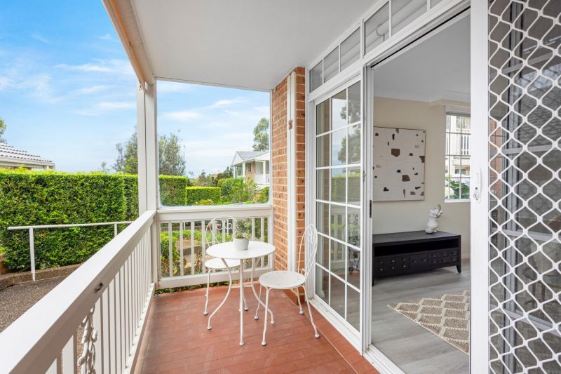 Fully renovated, contemporary style 3 bedroom unit with garden surrounds.