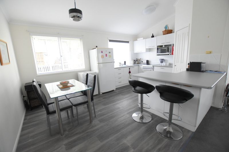 Beautifully presented, well maintained 2 bedrooms home in highly sought private cul-de-sac location