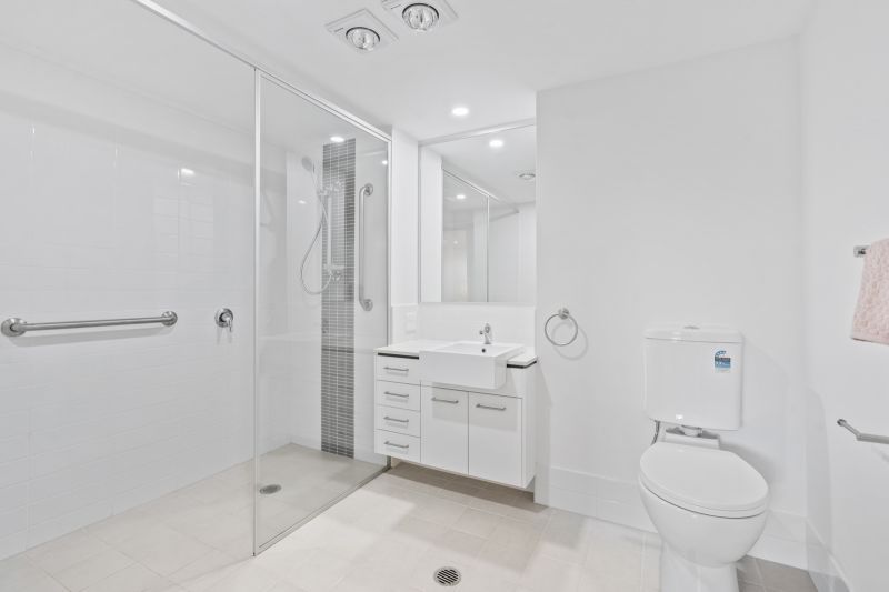 Spacious ground level 2-bedroom apartment