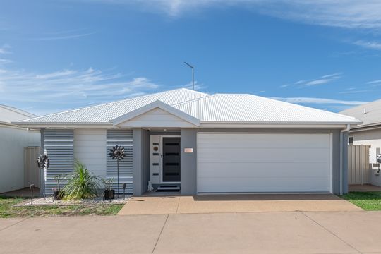 Discover Your Dream Home in a Vibrant Lifestyle Village! 