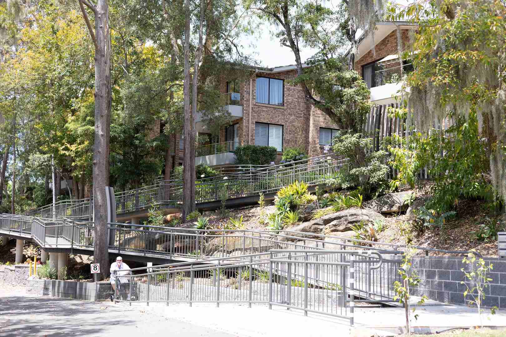 Newly Refurbished Spacious 2 Bedroom Unit