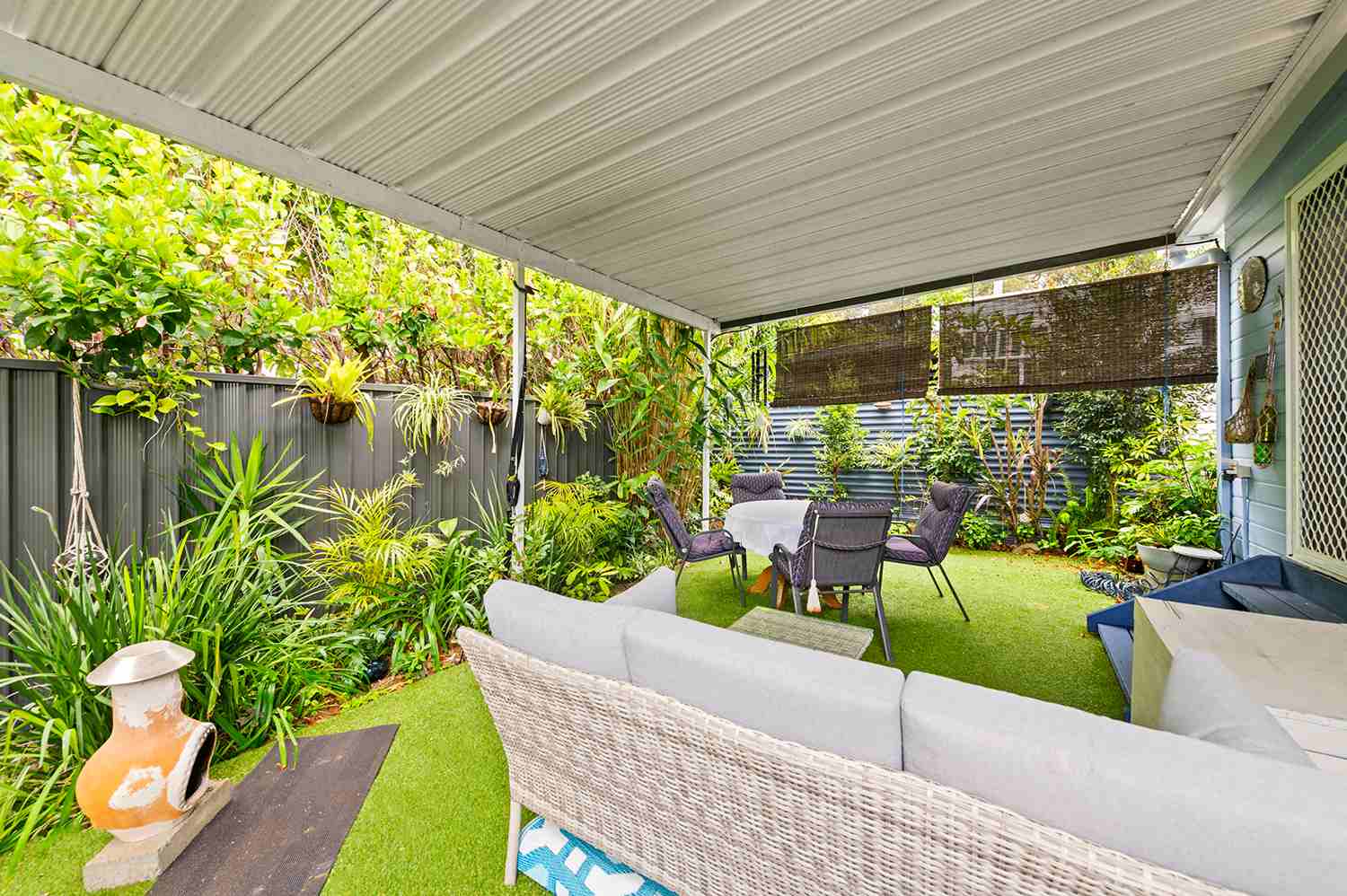 Fabulous Covered Outdoor Living Area - Hampton Style Decore - So Much Space 