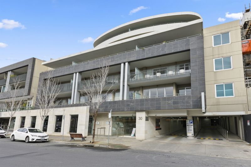 Spacious, north facing 2 bedroom apartment!