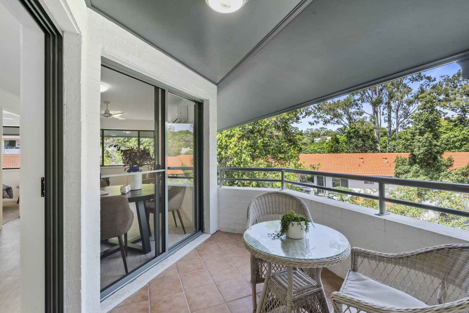 Beautiful home with services